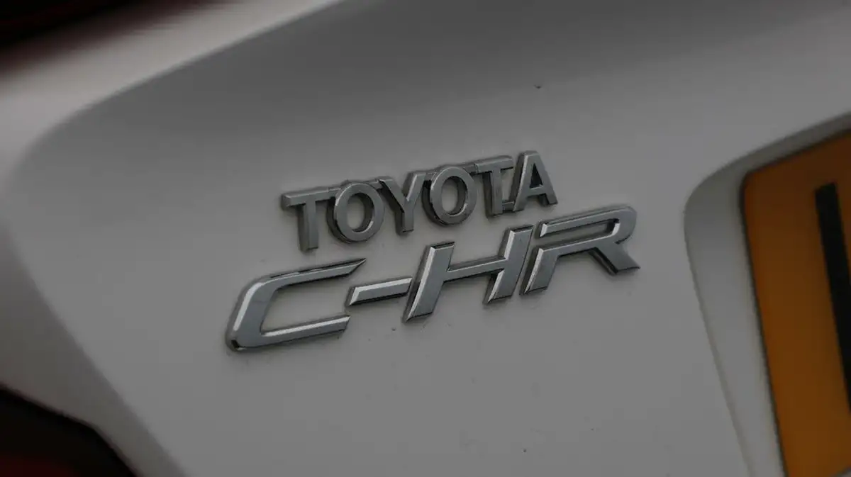 2022-toyota-c-hr-18-vvt-i-gr-sport-big-20