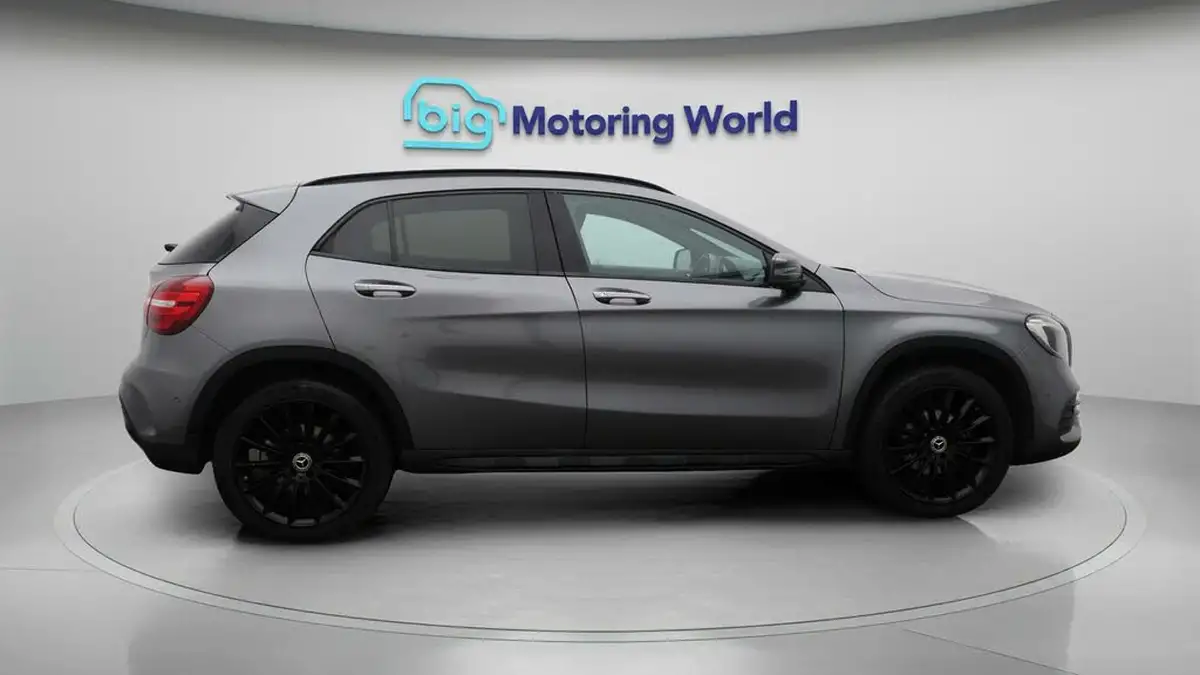 2020-mercedes-benz-gla-class-16-gla-200-amg-line-edition-plus-7g-dct-big-8