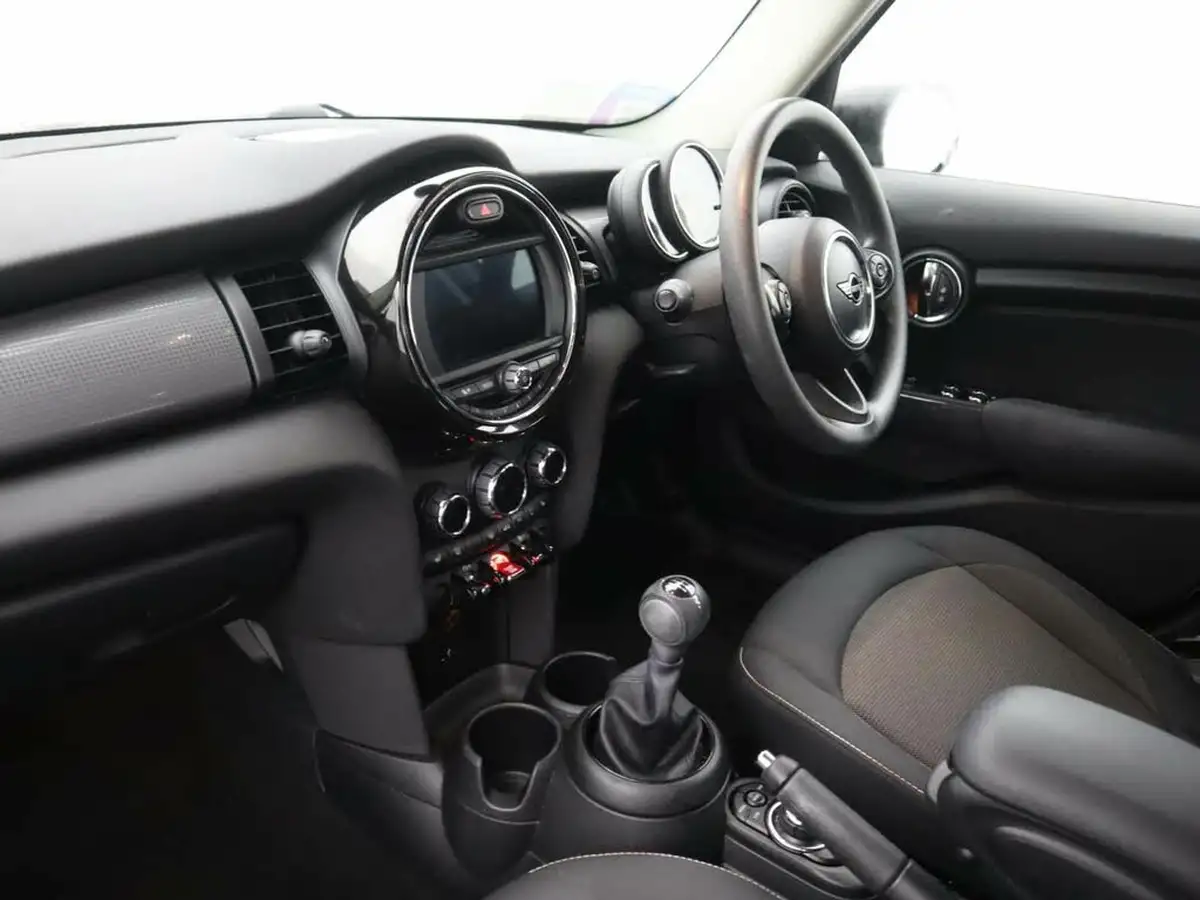 2020-mini-countryman-15-cooper-classic-big-8