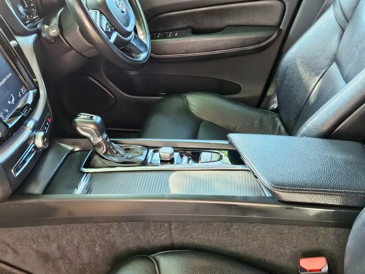 2018-volvo-xc60-20td-d4-momentum-pro-awd-geartronic-big-16