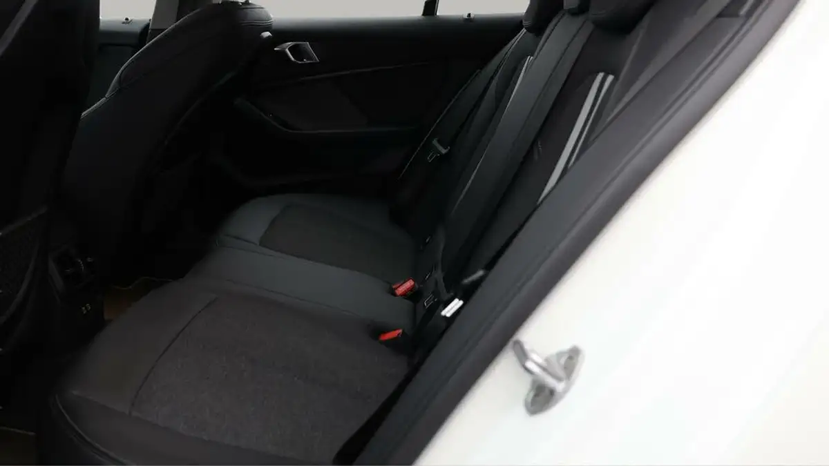 2021-bmw-1-series-20td-120d-xdrive-sport-lcp-big-15