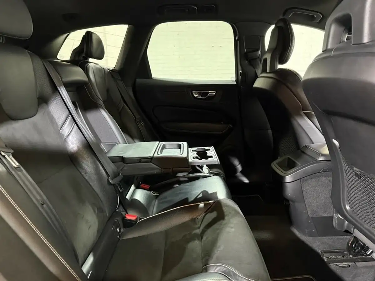 2018-volvo-xc60-20td-d4-r-design-4x4-big-40