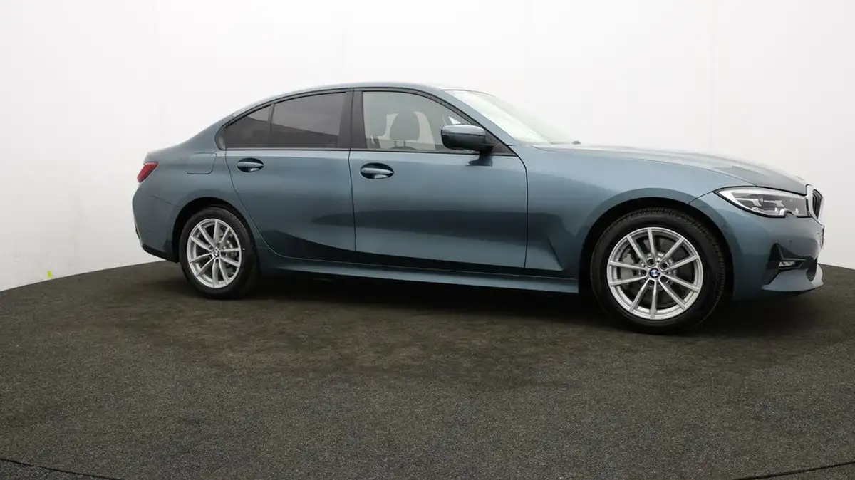 2019-bmw-3-series-20-330e-se-pro-big-35