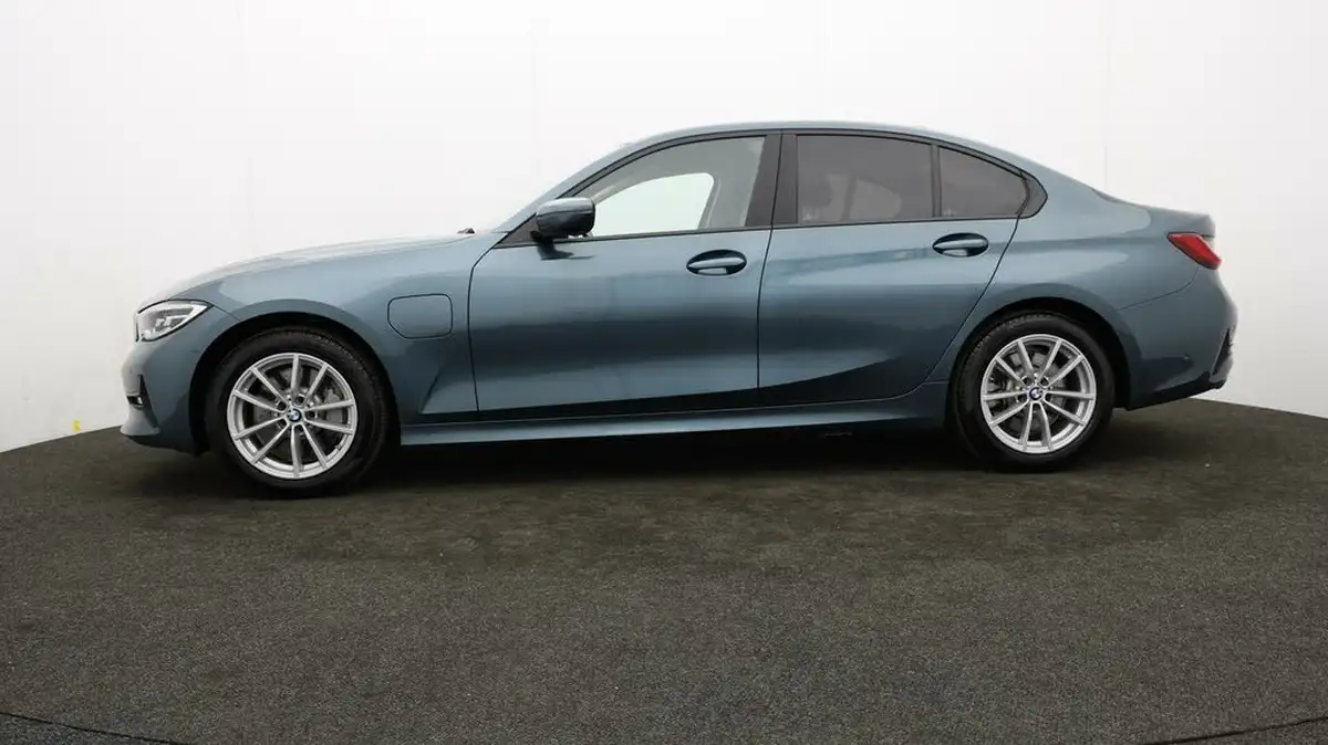 2019-bmw-3-series-20-330e-se-pro-big-59