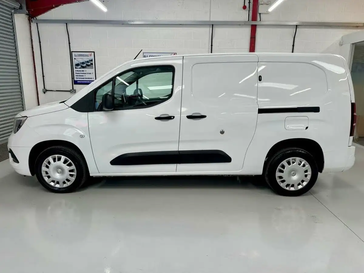 2021-vauxhall-combo-15cdti-sportive-2300-100pseu6dt-l2h1-panel-big-6