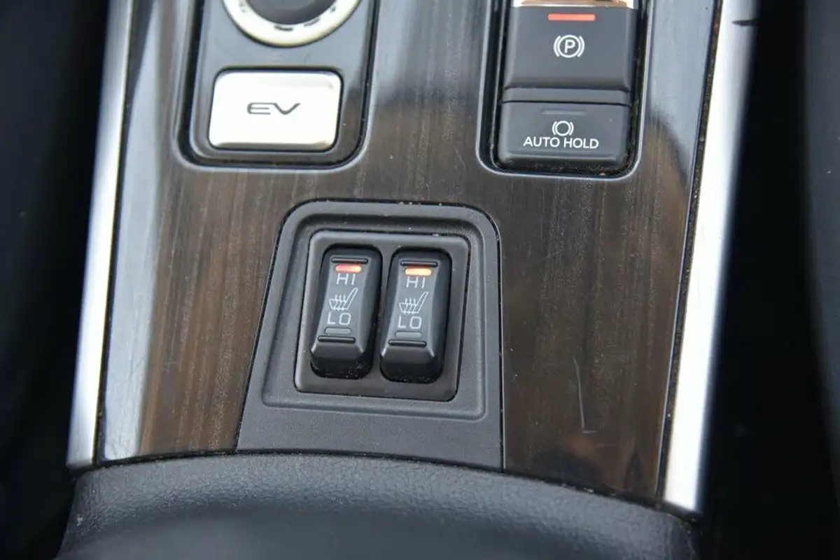 2018-mitsubishi-outlander-20-juro-phev-big-51