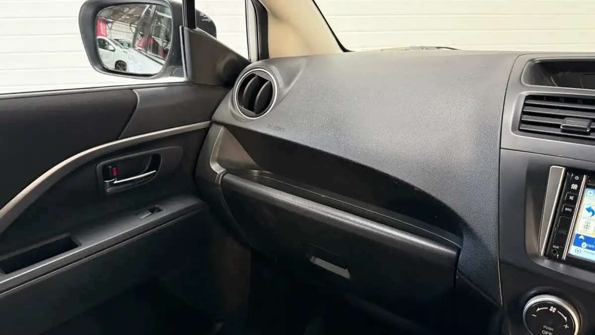2012-mazda-mazda5-16d-sport-big-28