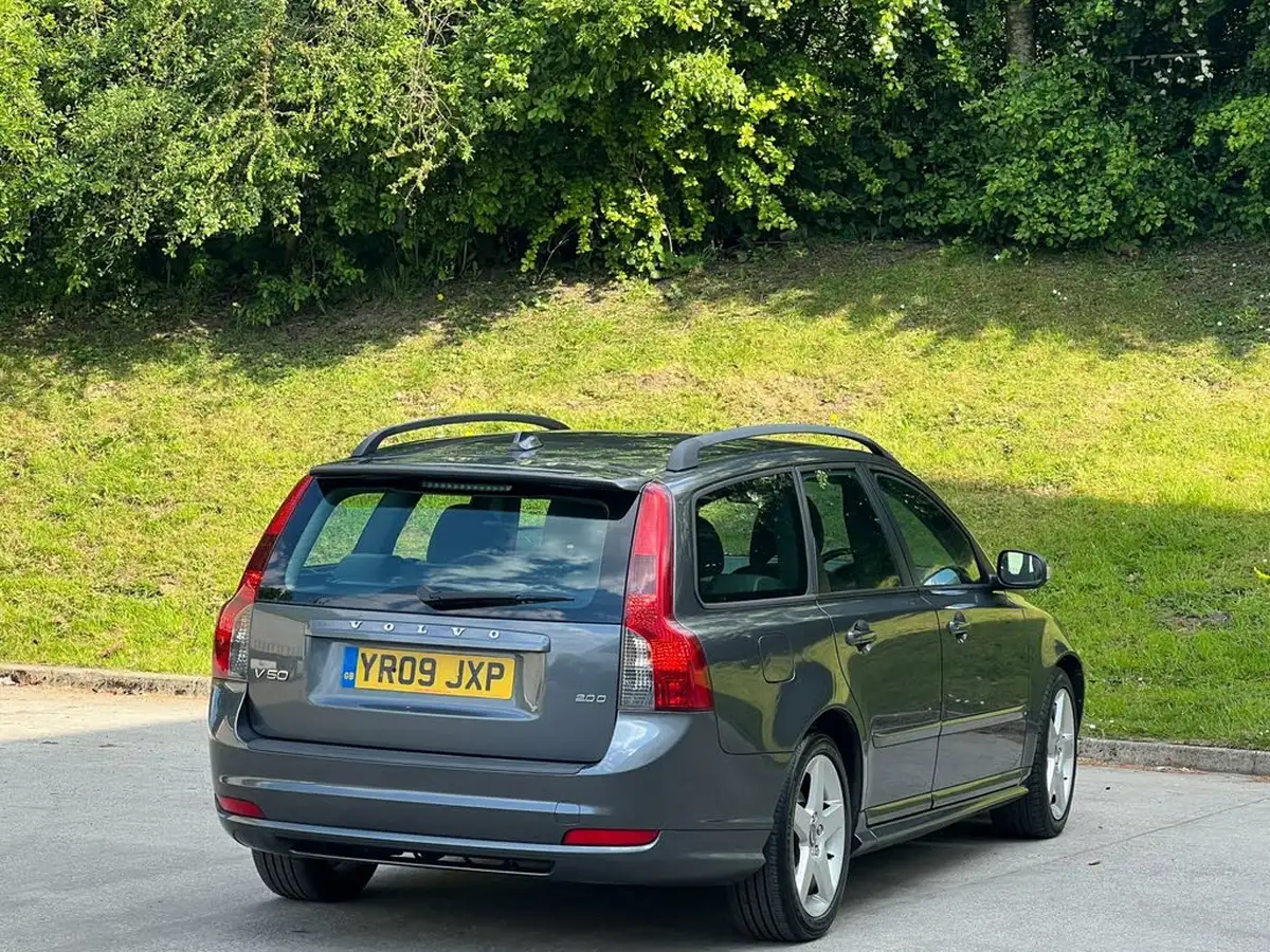 2009-volvo-v50-20td-r-design-sport-big-5