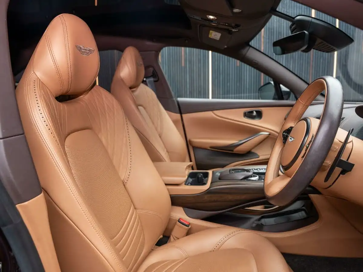 2021-aston-martin-dbx-40-v8-big-1