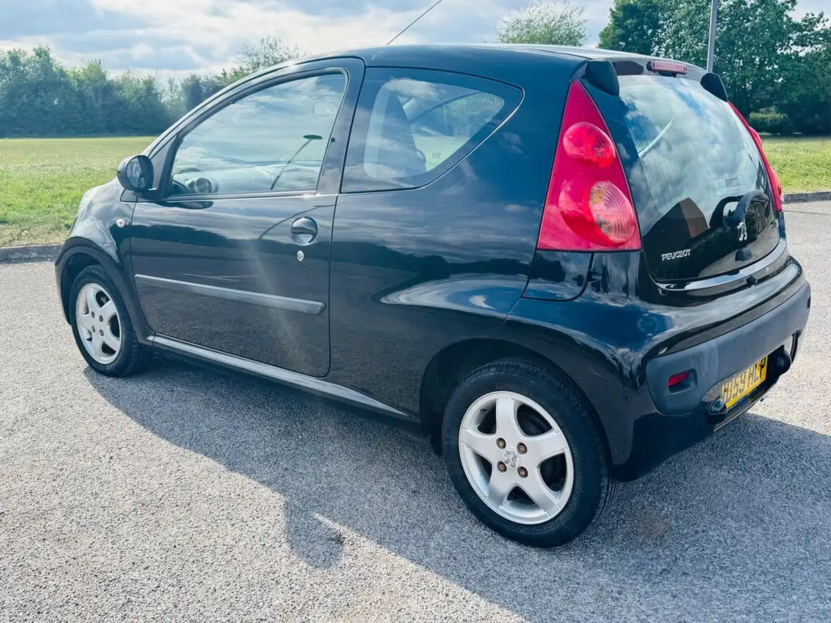 2009-peugeot-107-10-verve-3d-big-18