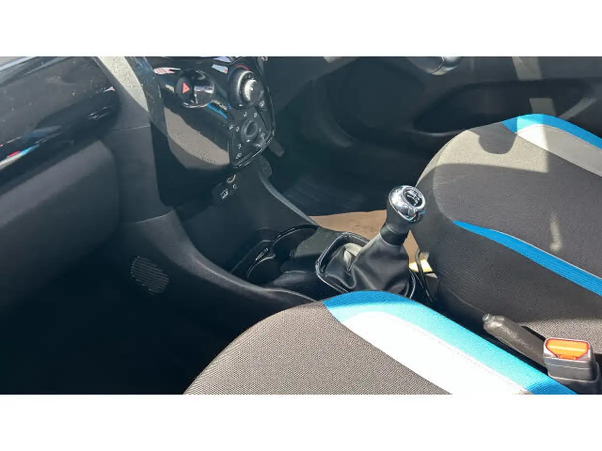 2016-toyota-aygo-10-vvt-i-x-cite-2-cyan-5d-big-12