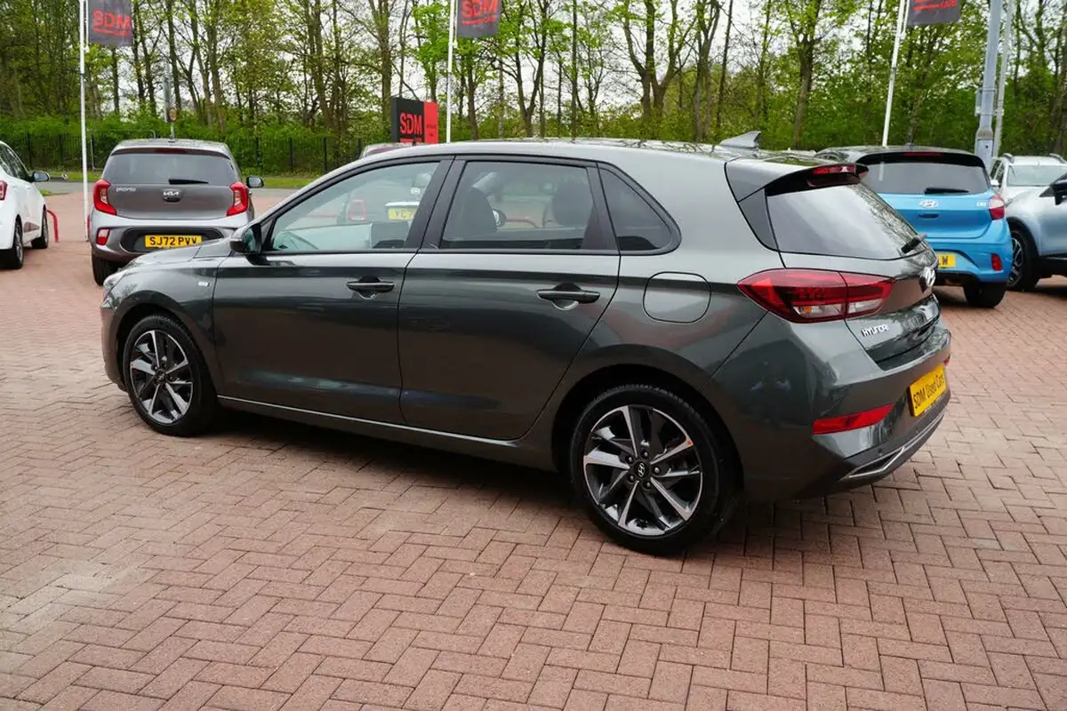 2023-hyundai-i30-10-t-gdi-premium-hatchback-big-3