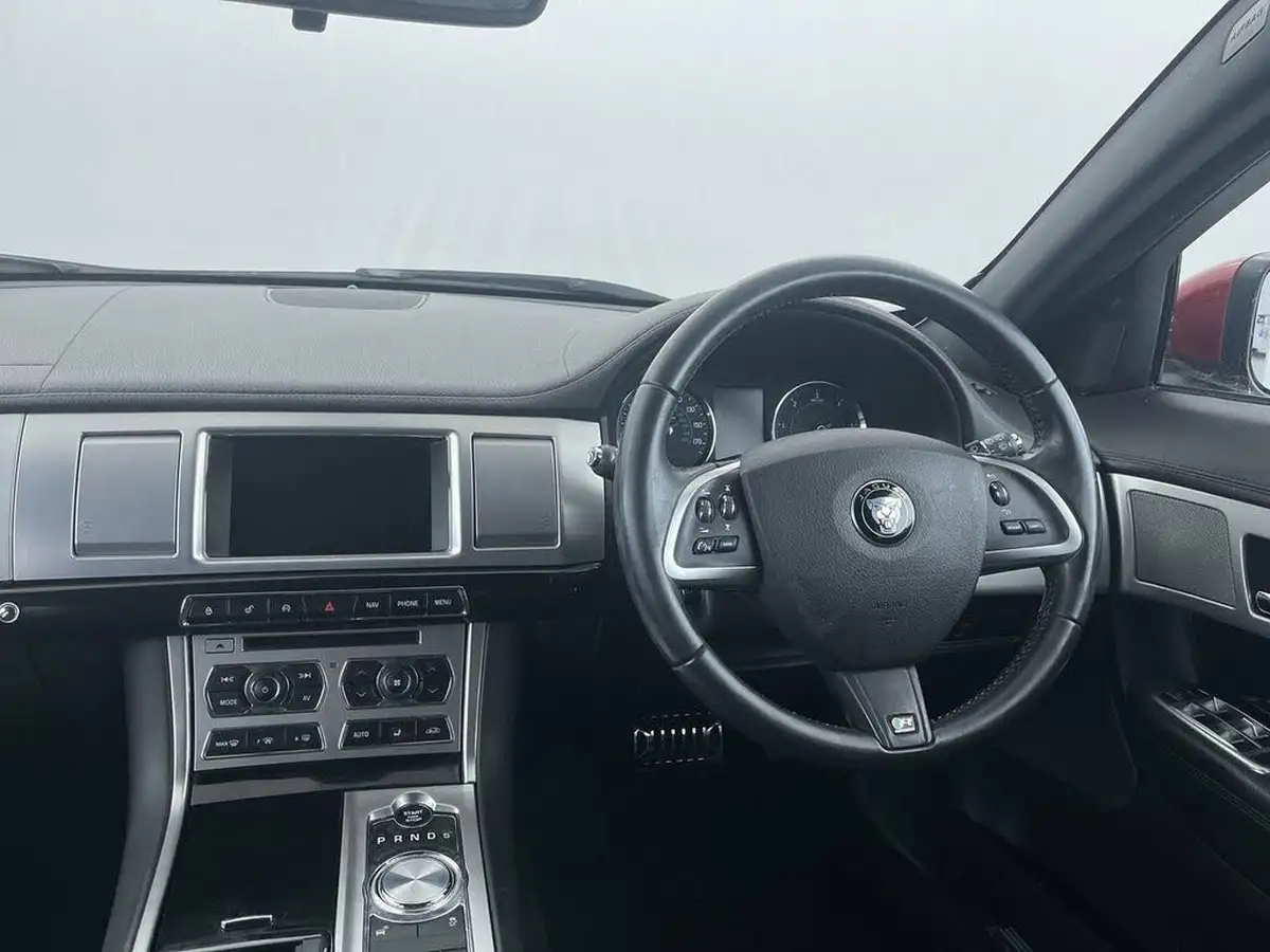 2014-jaguar-xf-22td-r-sport-200ps-sportbrake-5d-big-29