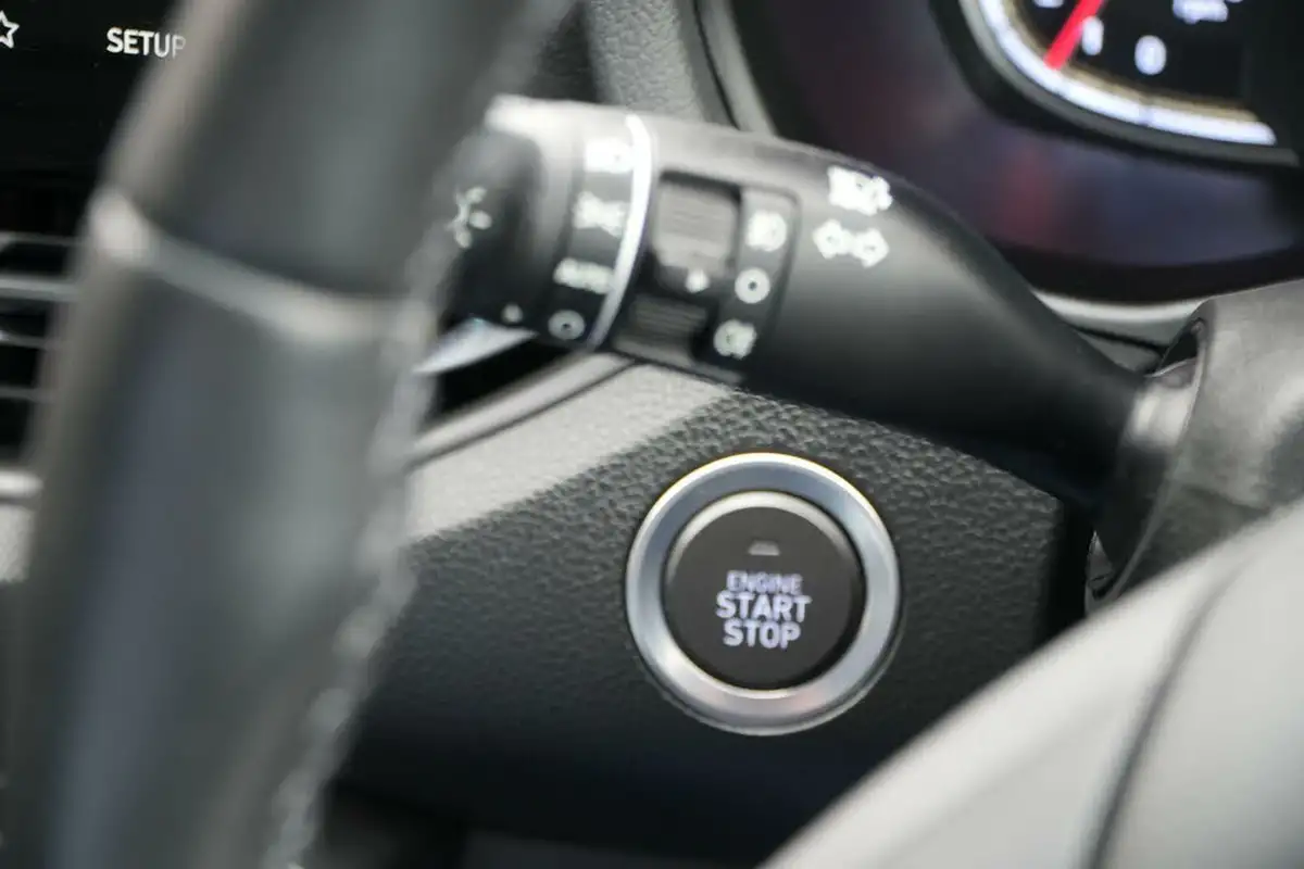 2023-hyundai-i30-10-t-gdi-premium-hatchback-big-27