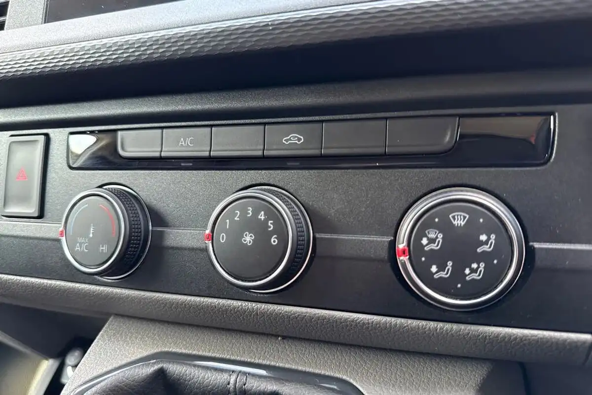 2024-volkswagen-transporter-big-21