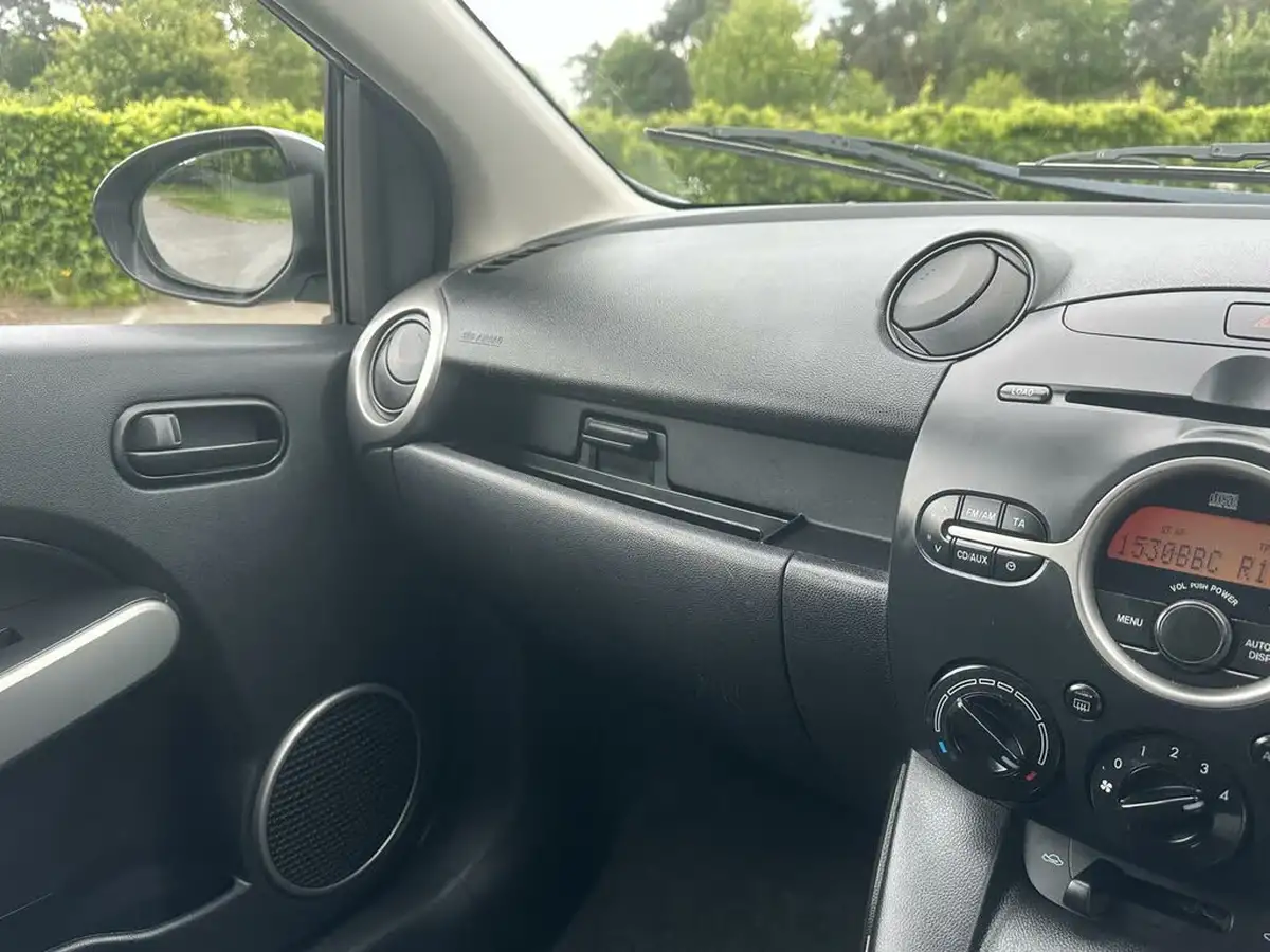 2008-mazda-mazda2-13-ts2-5d-big-25