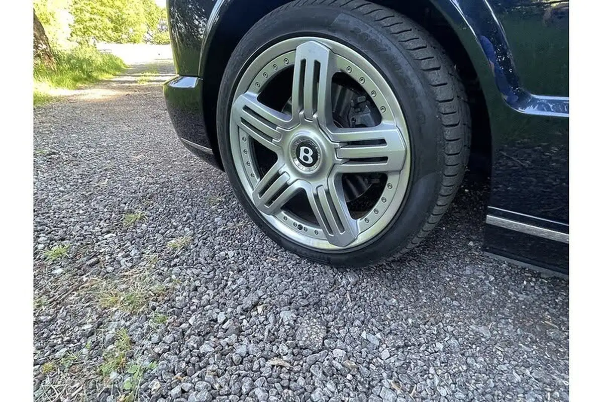 2006-bentley-azure-68-big-54