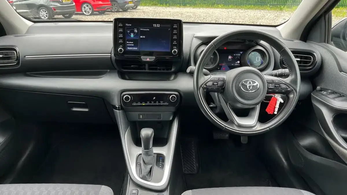 2021-toyota-yaris-15-vvt-i-design-big-4