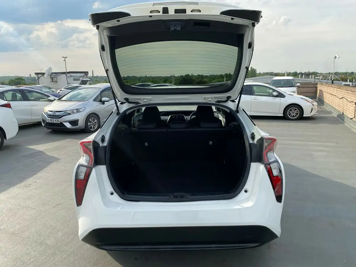 2018-toyota-prius-hybrid-big-18