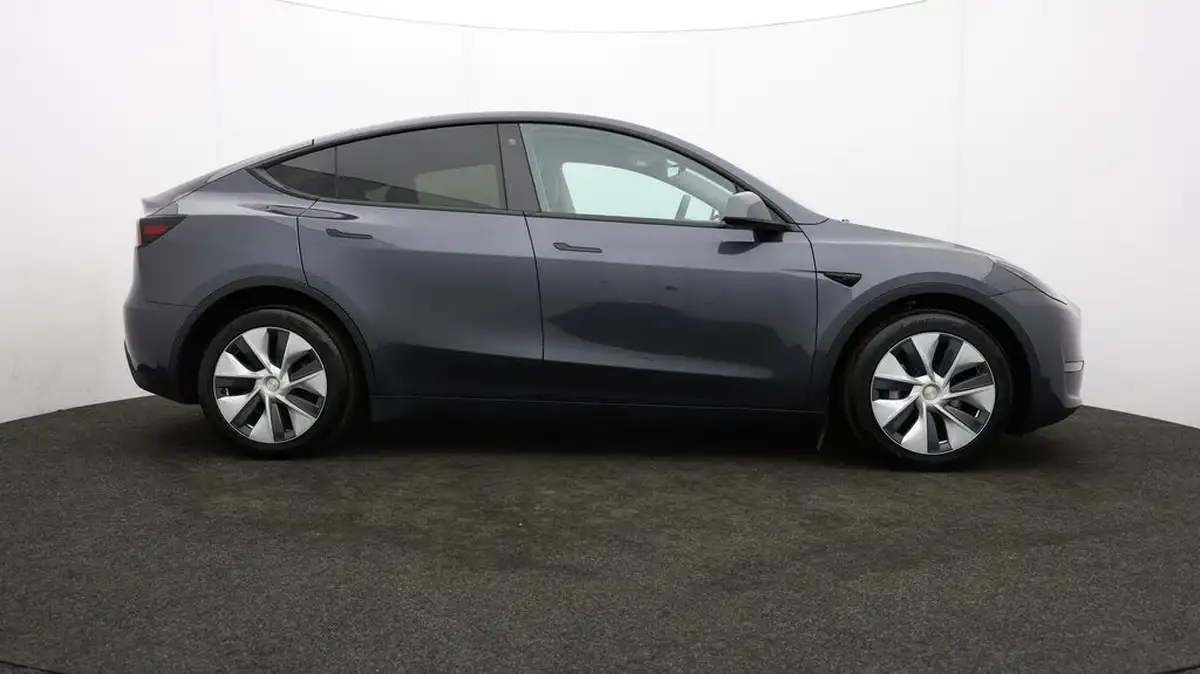 2022-tesla-model-y-e-long-range-big-34