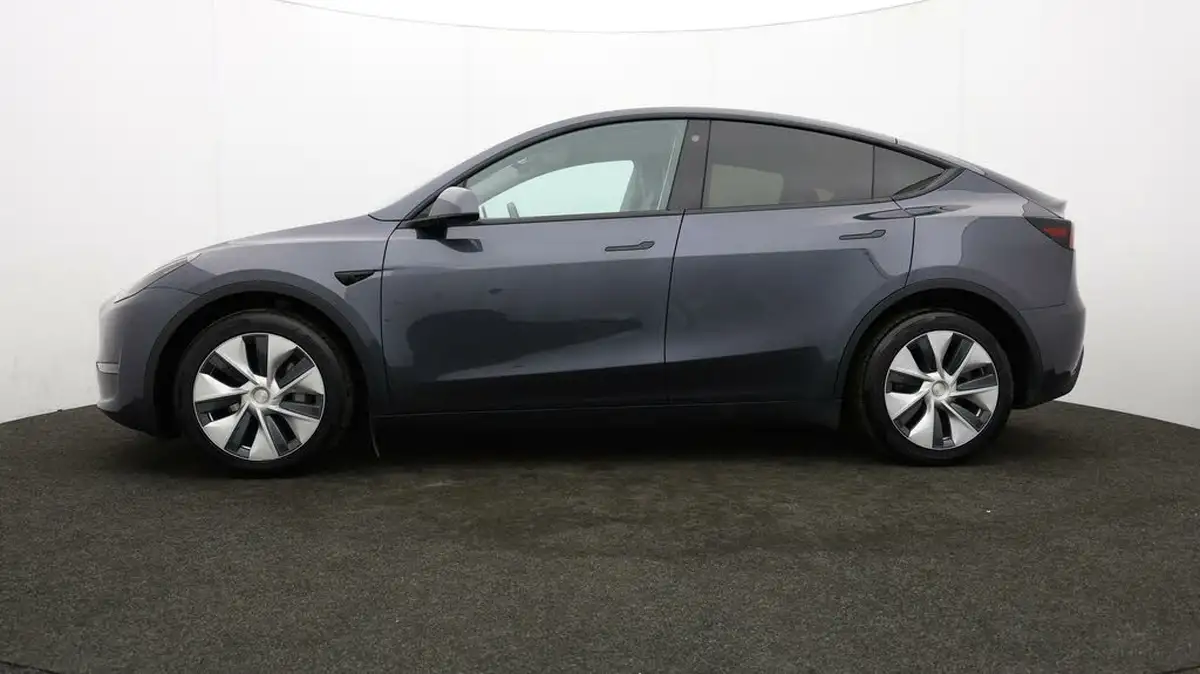 2022-tesla-model-y-e-long-range-big-62