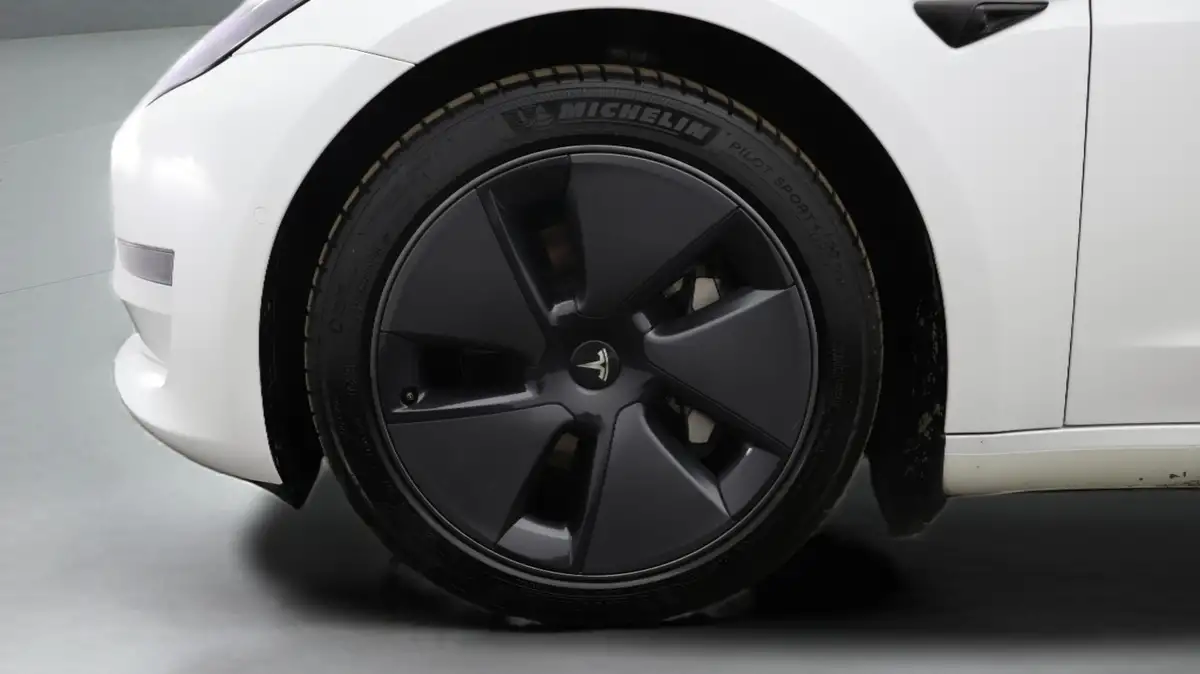 2021-tesla-model-3-e-long-range-awd-big-17