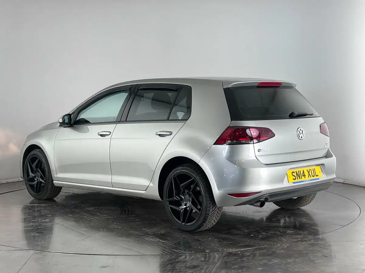 2014-volkswagen-golf-16tdi-se-ss-hatchback-5d-big-3