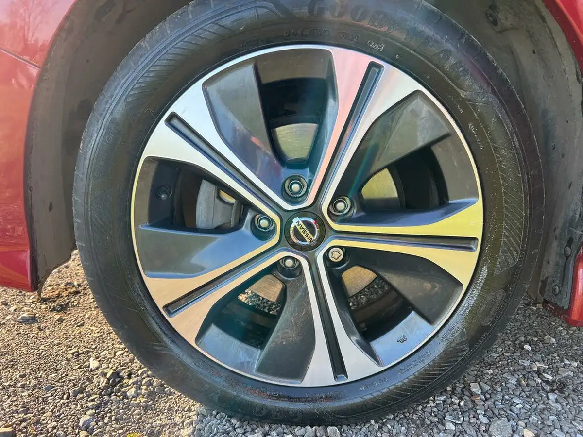 2021-nissan-leaf-e-tekna-big-25