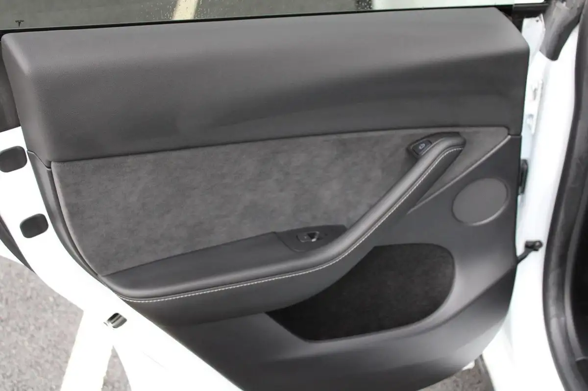 2023-tesla-model-y-e-long-range-big-27