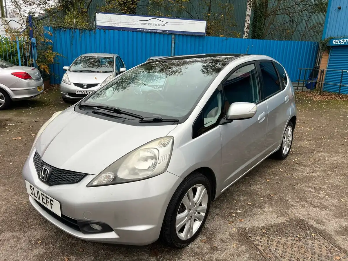 2011-honda-jazz-14-ex-big-3
