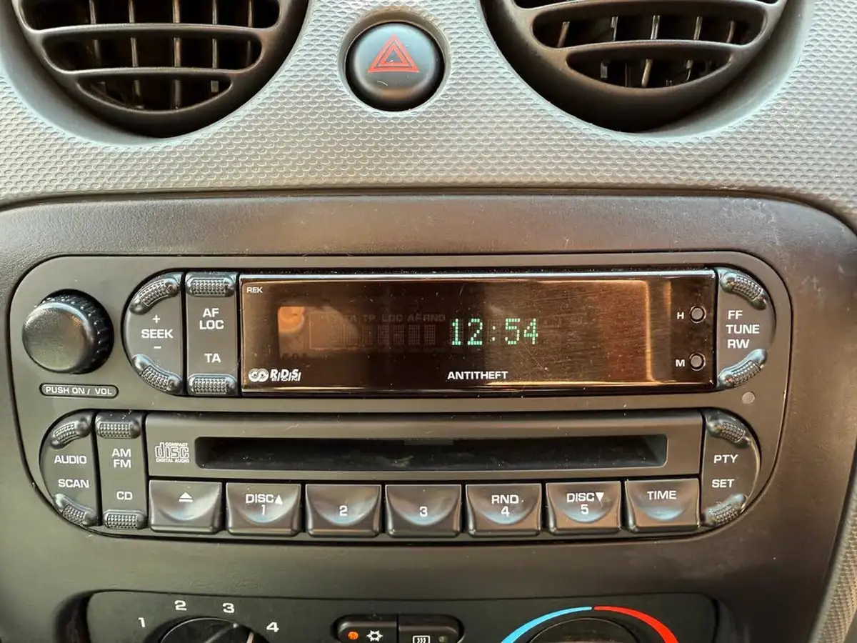 2005-jeep-cherokee-24-sport-big-44