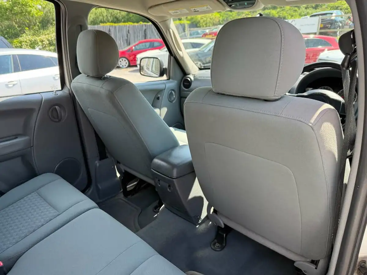 2005-jeep-cherokee-24-sport-big-20