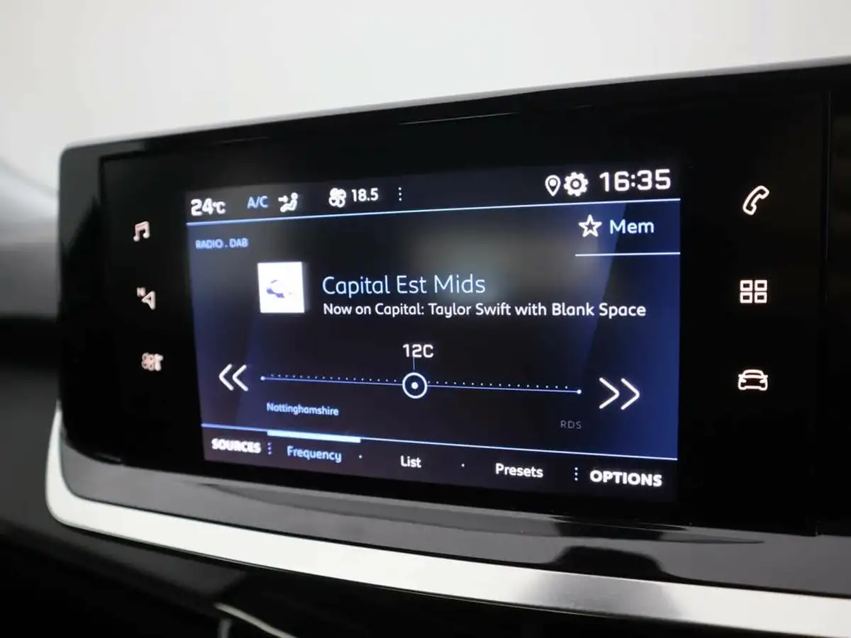 2022-peugeot-2008-suv-12-puretech-active-premium-big-18