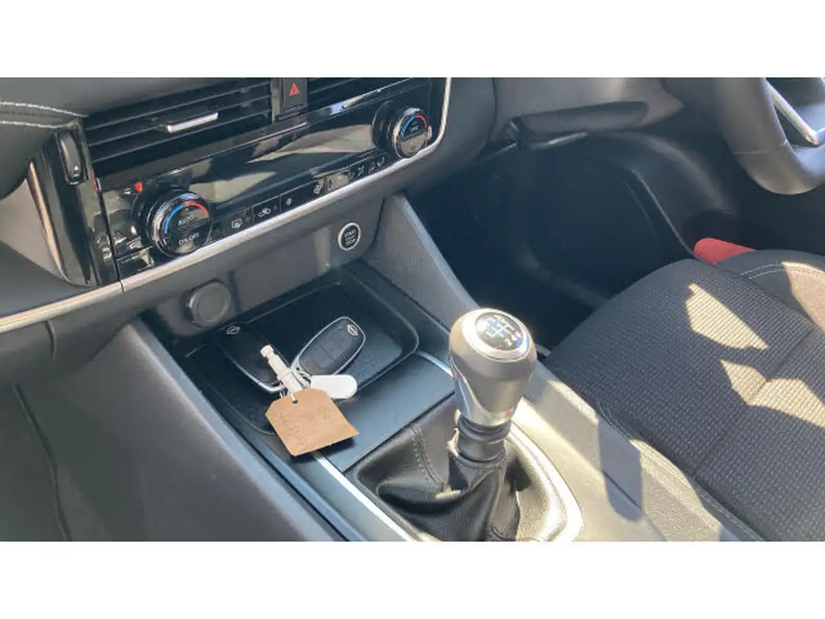 2023-nissan-qashqai-13-dig-t-acenta-premium-140ps-big-12