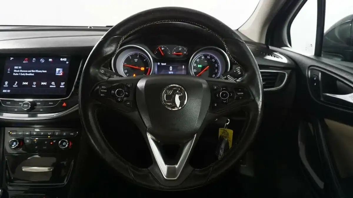 2016-vauxhall-astra-16cdti-elite-nav-136ps-ss-hatchback-big-15