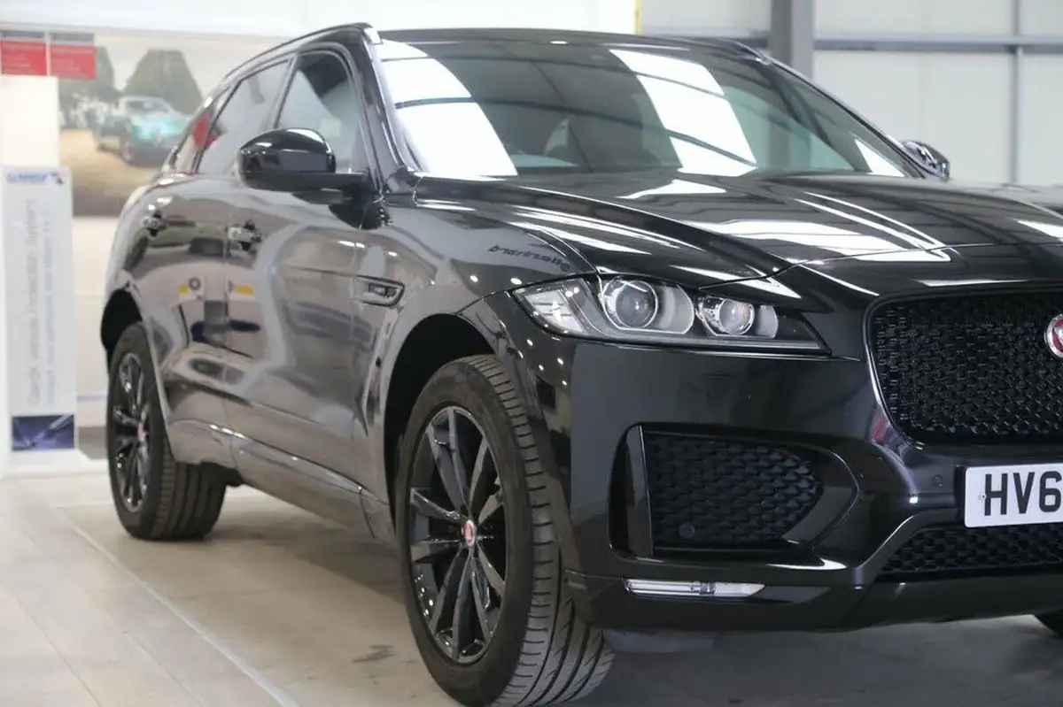 2019-jaguar-f-pace-20-i4d-chequered-flag-180ps-big-2