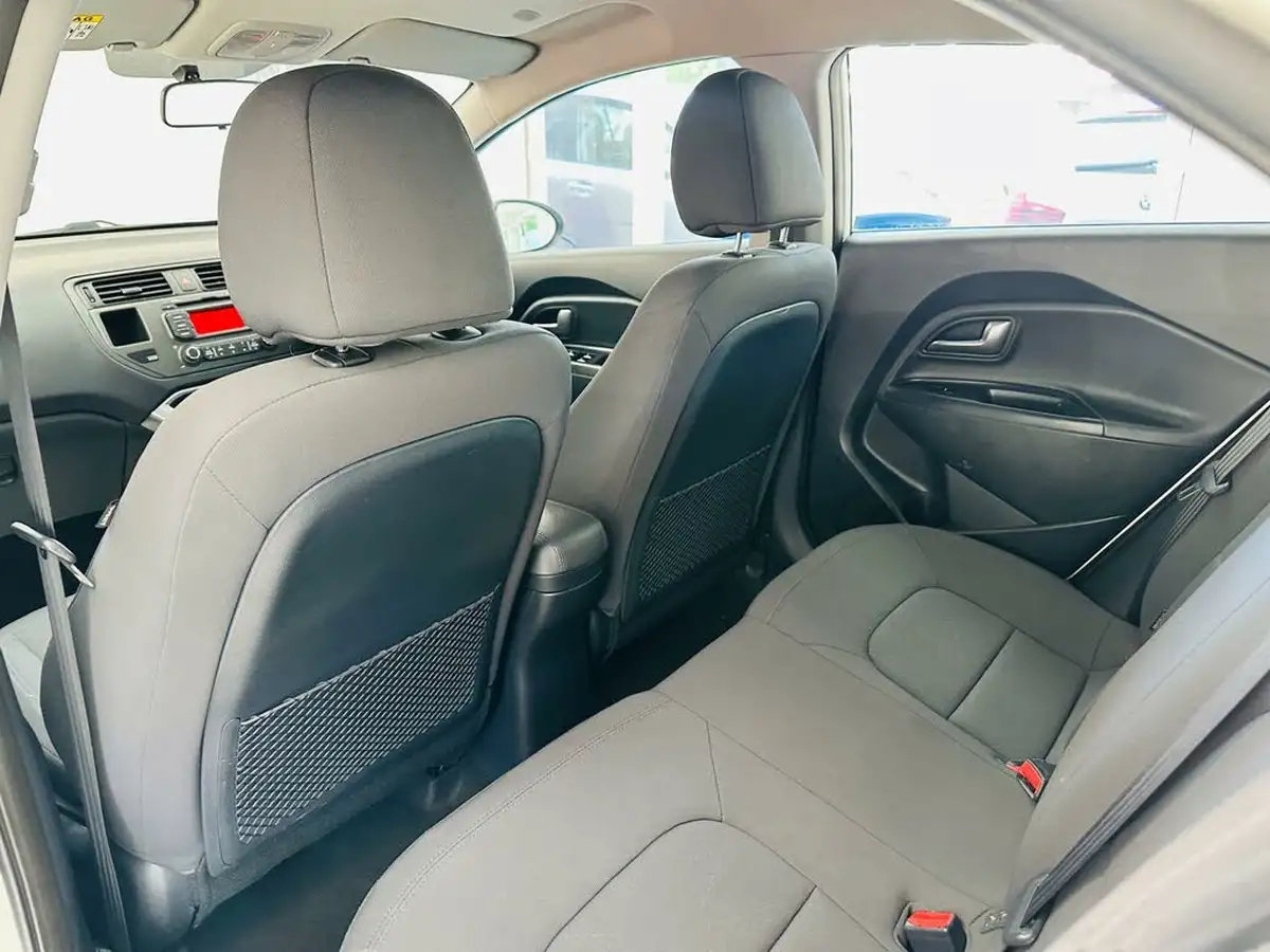 2014-kia-rio-125-vr7-5d-big-26