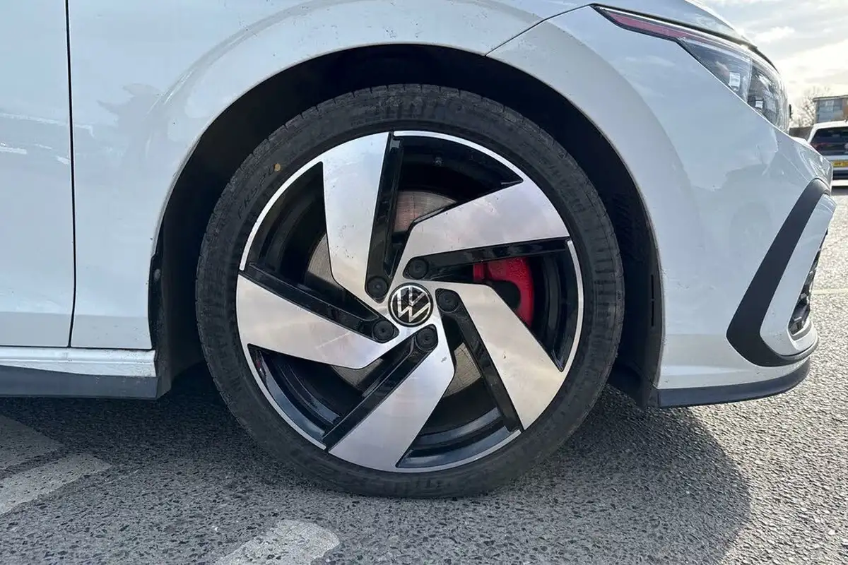 2021-volkswagen-golf-20-tsi-gti-big-38