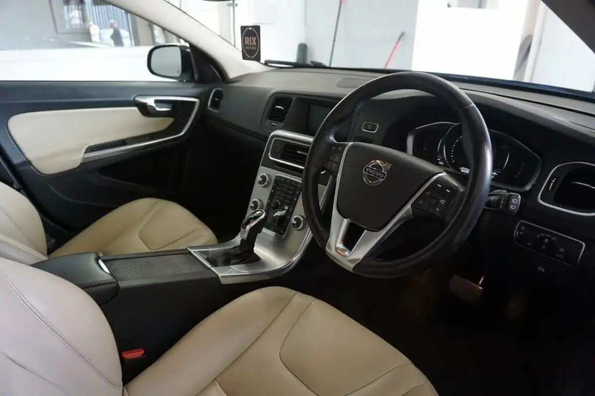 2017-volvo-v60-20td-d4-cross-country-lux-geartronic-big-17
