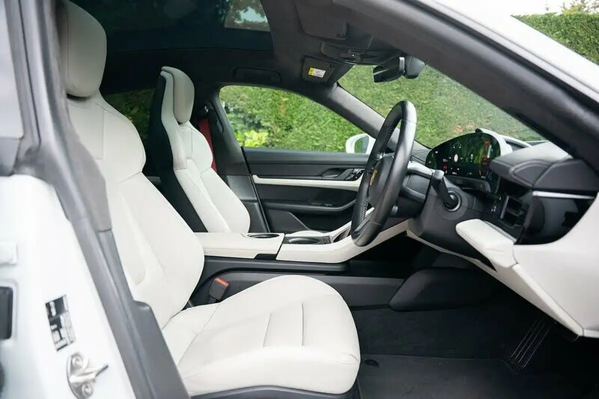 2020-porsche-taycan-e-turbo-big-31