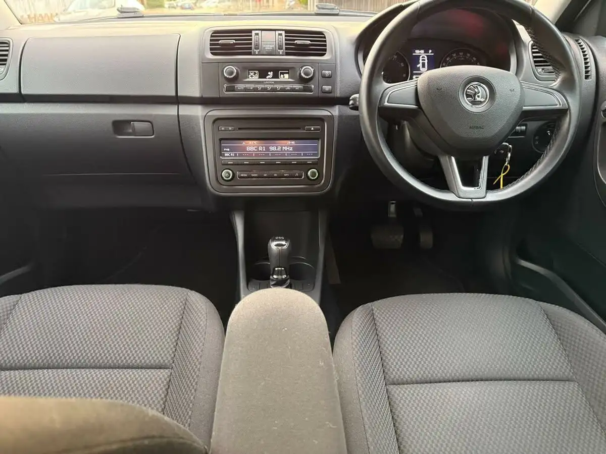 2015-skoda-fabia-12-elegance-hatchback-dsg-big-10