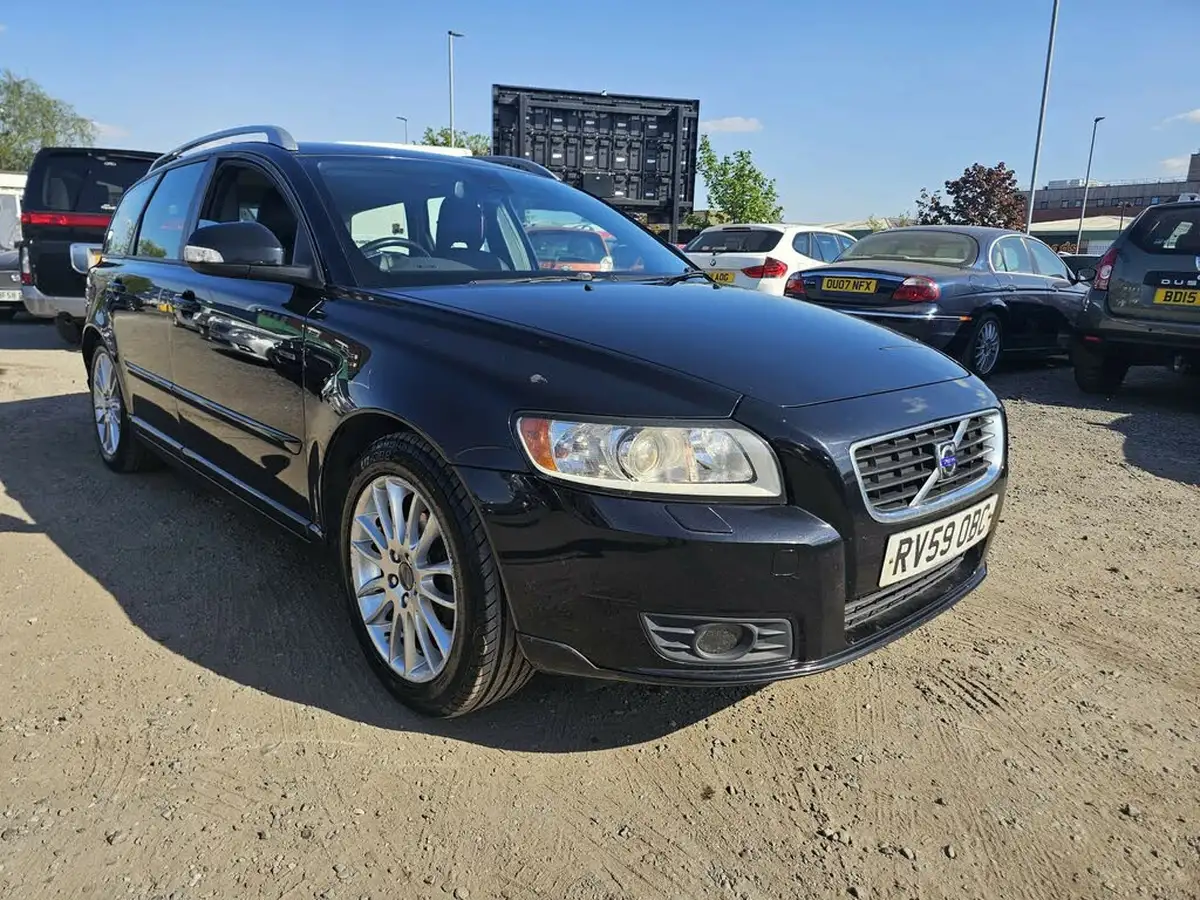 2009-volvo-v50-16td-drive-se-lux-big-0