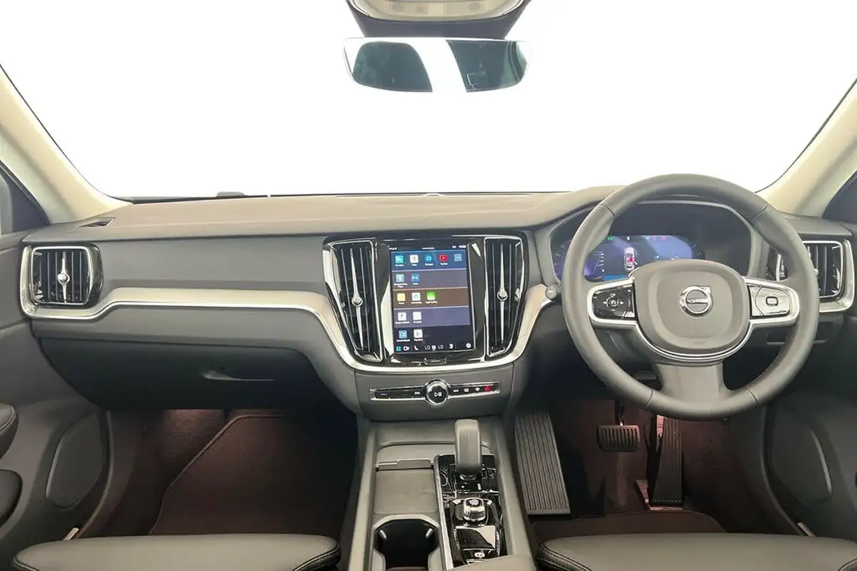 2025-volvo-v60-20-b4-plus-station-wagon-big-5