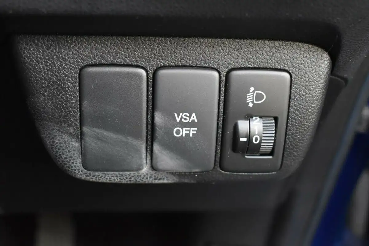2011-honda-jazz-14-es-t-big-16