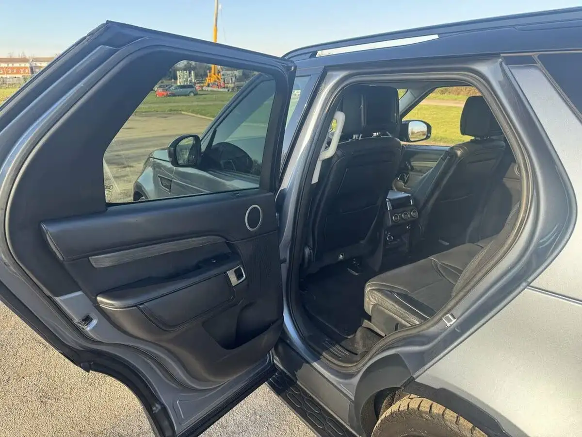2018-land-rover-discovery-30-sd-v6-hse-luxury-big-32