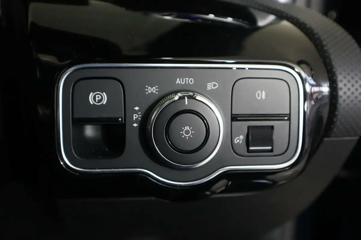 2021-mercedes-benz-a-class-13-a250e-amg-line-premium-plus-hatchback-5d-big-18