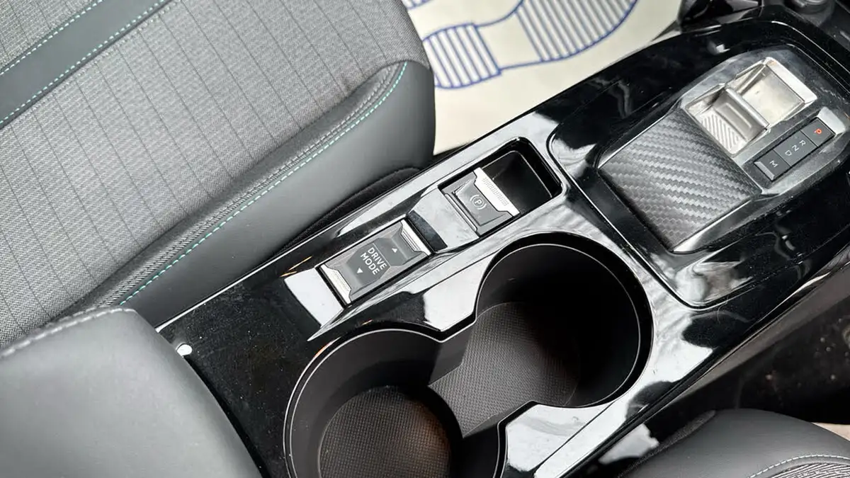 2023-peugeot-208-12-puretech-allure-premium-130ps-eat8-big-20