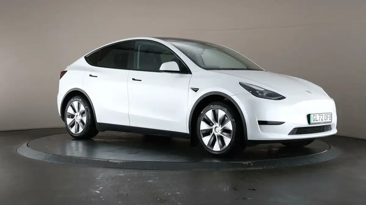2022-tesla-model-y-e-rwd-big-53