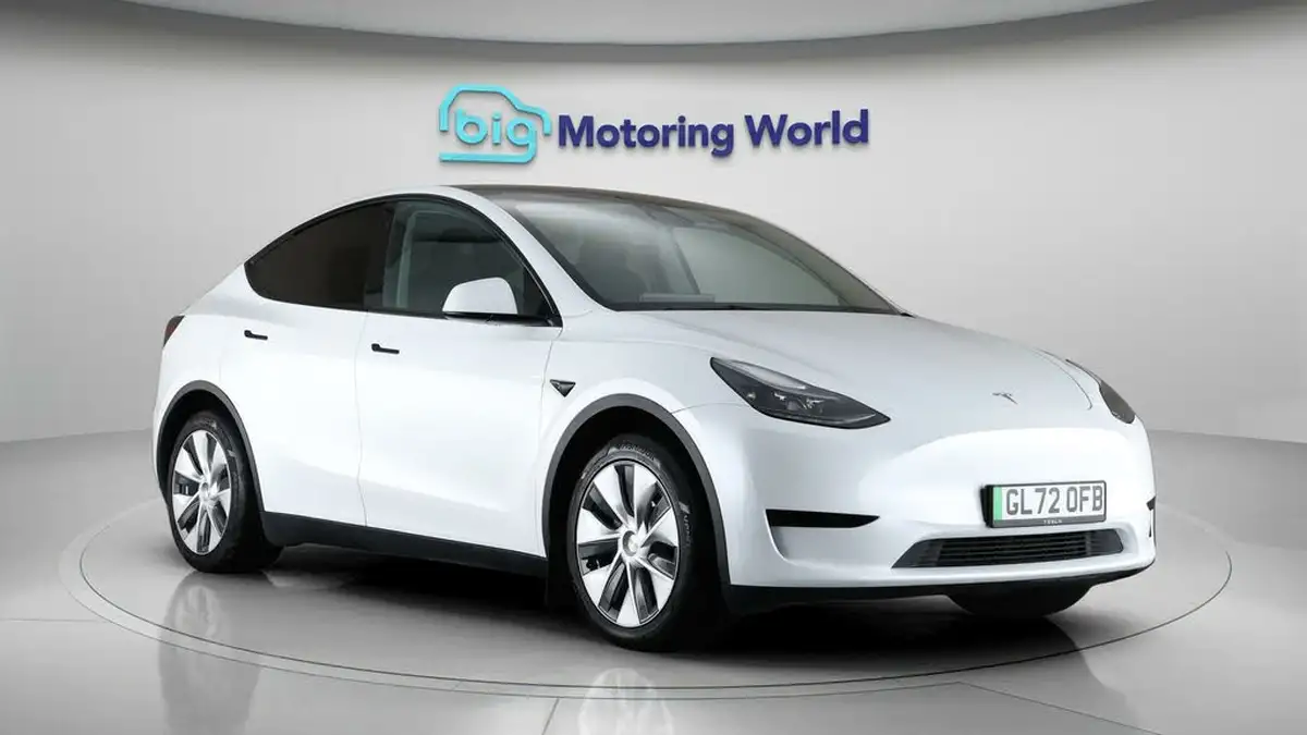 2022-tesla-model-y-e-rwd-big-1