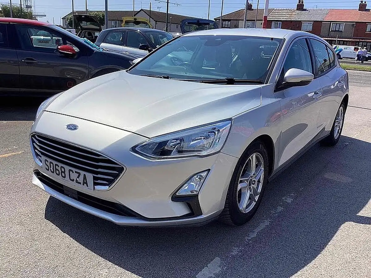 2019-ford-focus-15-zetec-95ps-ss-hatchback-big-3
